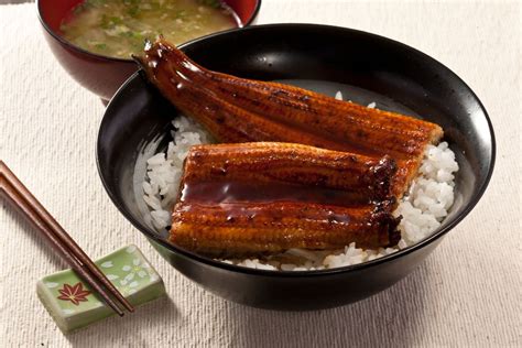 easy-japanese-broiled-unagi-eel-with-rice image