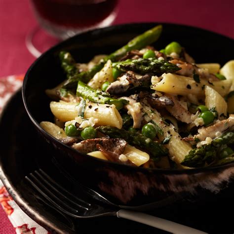 penne-with-asparagus-peas-mushrooms-and-cream image
