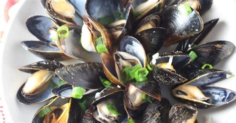 mussels-steamed-with-lemon-garlic-butter-mama-loves image