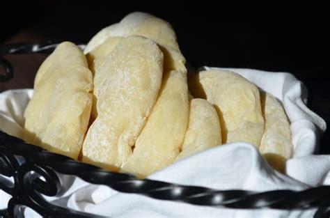 pita-bread-with-lebanese-shish-tawook-garlic-sauce image