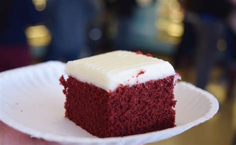red-velvet-vs-chocolate-cake-what-is-the-difference image