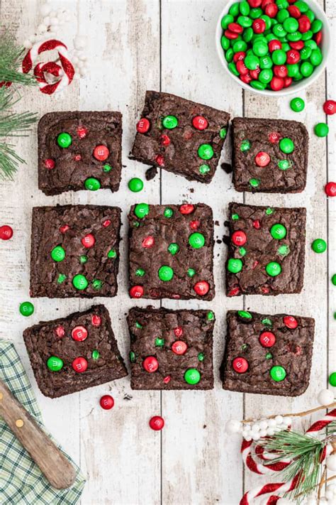 christmas-mm-brownies-easy-dessert image