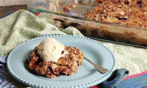 peach-and-blueberry-dump-cake-recipe-laura-in-the image