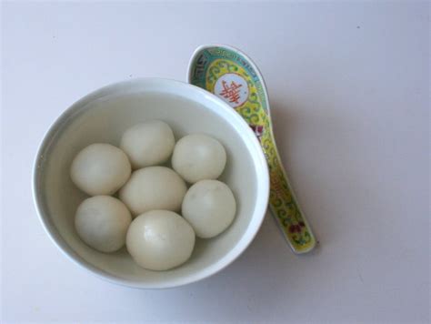 how-to-make-black-sesame-glutinous-rice-dumplings image