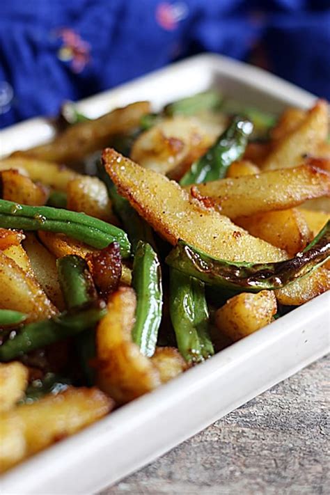 aloo-beans-spiced-potatoes-with-green-beans-cook image