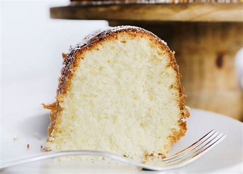 cream-cheese-pound-cake-video-i-am-baker image