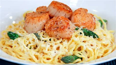 seared-scallops-pasta-in-foolproof-alfredo-sauce-cbc image