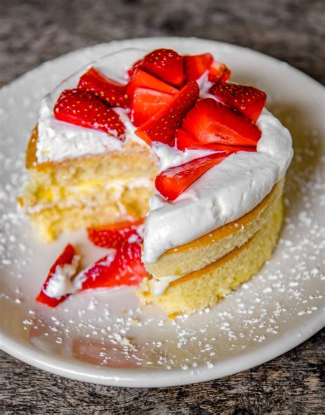 strawberry-layer-cake-cool-food-dude image