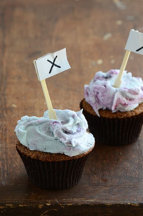 dark-stormy-cupcakes-fare-thats-fit-for-a-pirate image