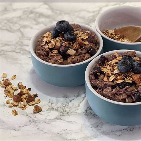 berry-crumble-oatmeal-recipe-quaker-oats image