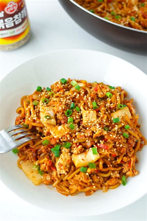 stir-fried-kimchi-chicken-noodles-30-minute image