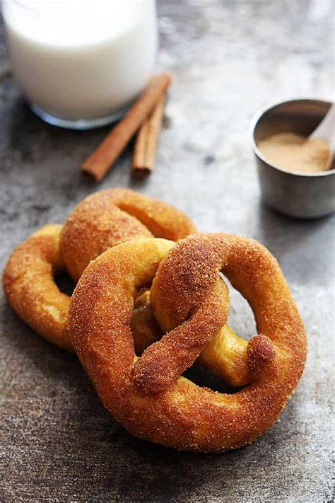 pumpkin-soft-pretzels-with-vanilla-glaze-creme-de-la image