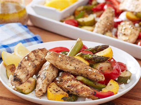 grilled-chicken-and-vegetable-basket-salad-perdue image