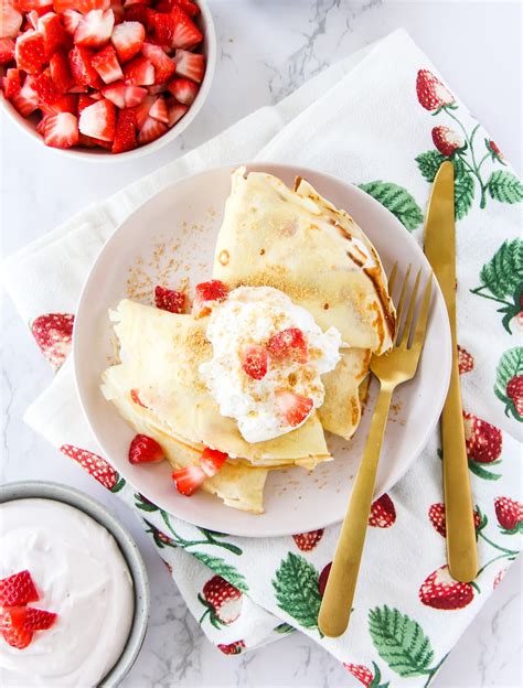 strawberry-cheesecake-crepes-a-pretty-life-in-the image