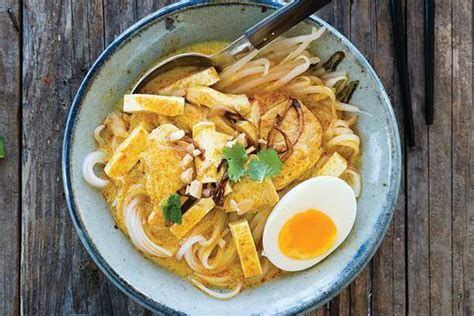 gaeng-khiao-waan-gai-thai-green-curry-with-chicken image
