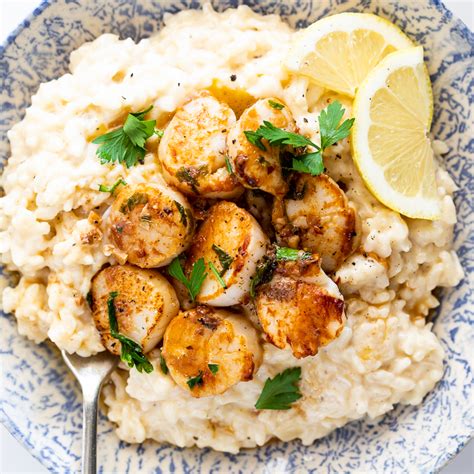 pan-fried-scallops-with-white-wine-garlic-sauce-simply image