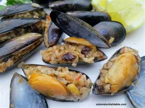 homemade-stuffed-mussels-with-aromatic-rice-midye image