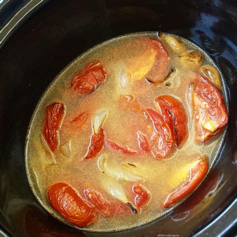 slow-cooker-roasted-tomato-soup-video image