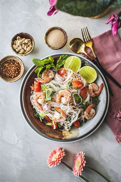 thai-glass-noodle-salad-with-shrimp-ยำวนเสน image