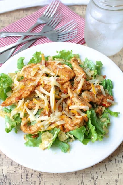 easy-chicken-taco-salad-recipe-with-salsa-ranch image