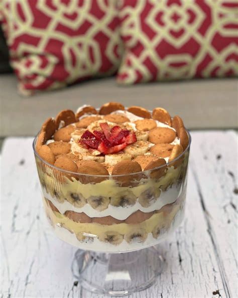 easy-layered-nilla-wafer-banana-pudding-trifle-stay image