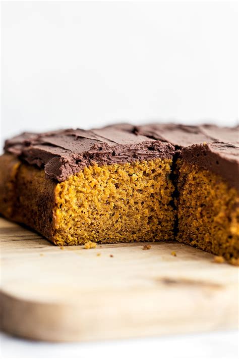 easy-pumpkin-cake-with-whipped-ganache-handle-the image