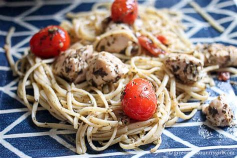 chicken-pesto-linguine-with-grape-tomatoes-food image