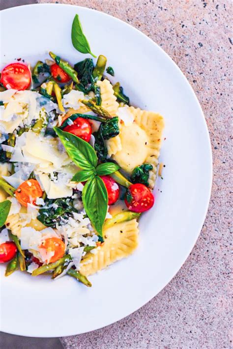 four-cheese-ravioli-with-veggies-the-perks-of-being-us image