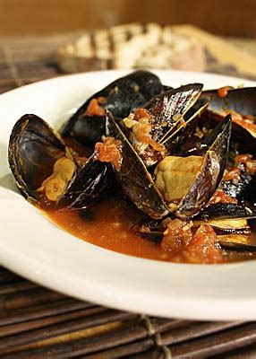 recipe-mediterranean-mussels-whole-foods-market image