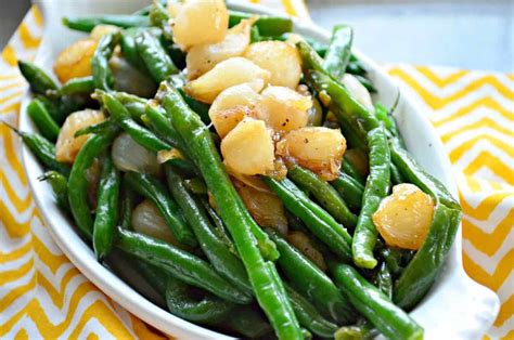 green-beans-with-caramelized-pearl-onions-katies-cucina image