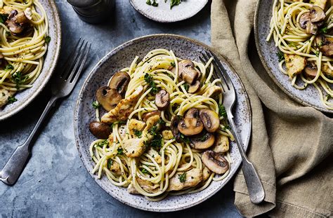 garlic-mushroom-and-chicken-spaghetti-tesco-real-food image