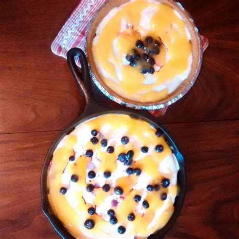 cheesecake-in-a-cast-iron-skillet-blogger image