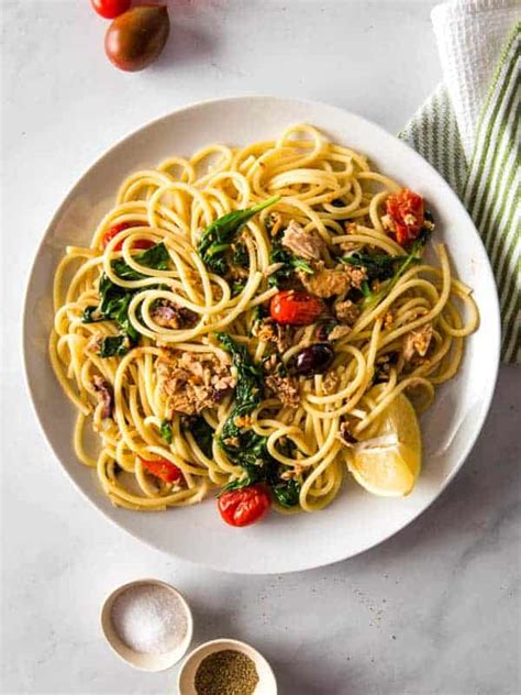 easy-pasta-with-tuna-tomatoes-and-spinach-cook image