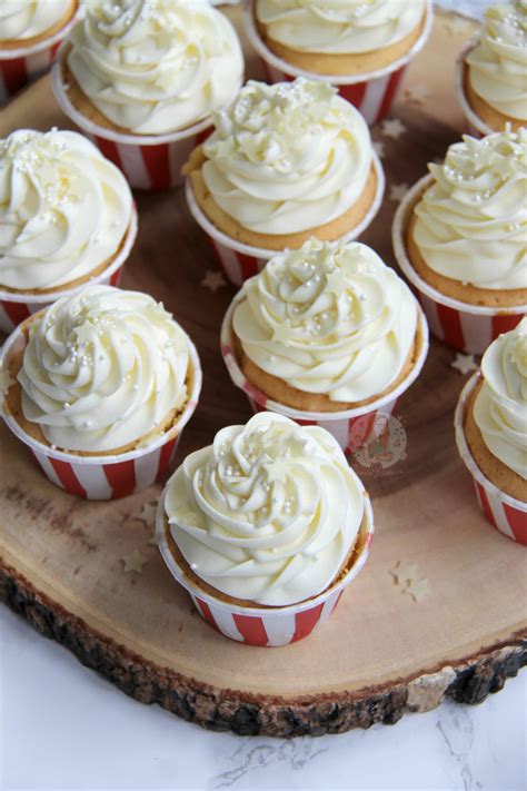 white-chocolate-cupcakes-janes-patisserie image