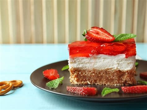 strawberry-pretzel-dessert-recipe-with-cream-cheese image