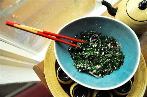 wakame-salad-easy-recipe-for-edible-seaweed image