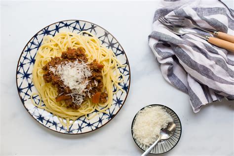 spaghetti-bolognese-makarnia-me-kim-eat image