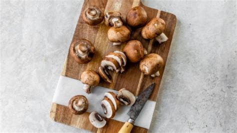 sauted-mushrooms-with-garlic-and-herbs-wellplatedcom image