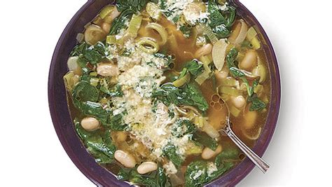 spinach-and-leek-soup-with-garlic-and-cannellini-beans image