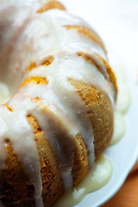 pumpkin-bundt-cake-with-cream-cheese-glaze-buns-in image