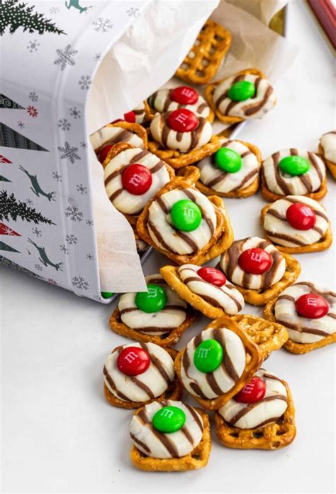 christmas-pretzel-hugs image