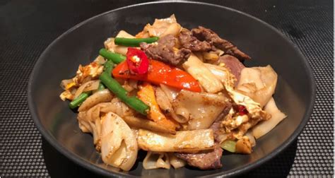 thai-stir-fried-noodles-pad-see-yew-asian-inspirations image