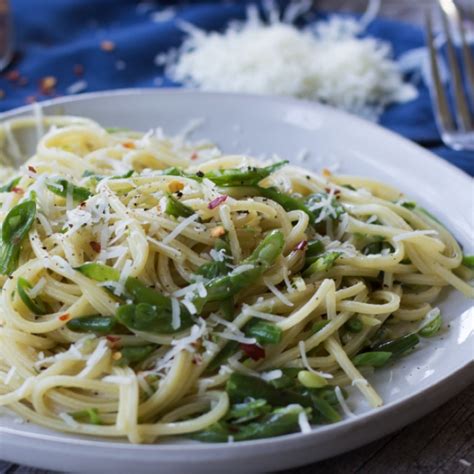 5-ingredient-garlicky-green-bean-pasta-fashionable-foods image