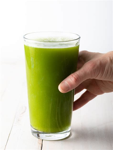 detox-celery-juice-recipe-blender-video-a-spicy image
