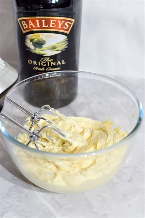 best-easy-baileys-buttercream-frosting-recipe-sweet image