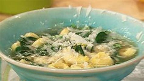 5-ingredient-meal-tortellini-soup-recipe-rachael image