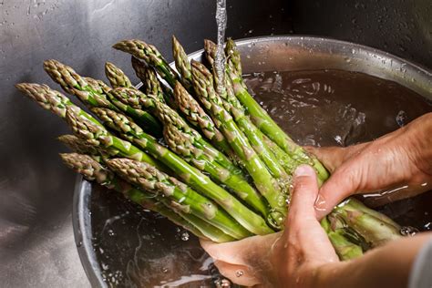how-to-cook-asparagus-in-your-instant-pot-or-air-fryer image