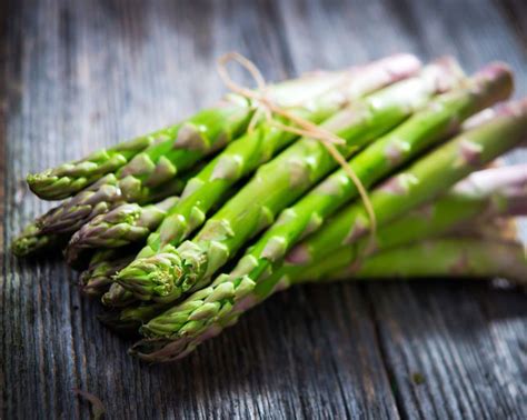 detox-superfood-asparagus-elissa-goodman image