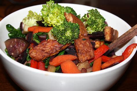 meatless-monday-crispy-tempeh-vegetable-stir-fry image