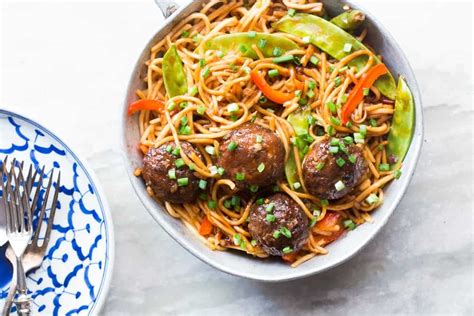 one-pan-veg-noodle-and-manchurian-stir-fry-indo image